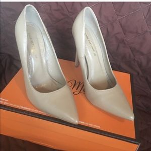 7.5 Nude Pumps